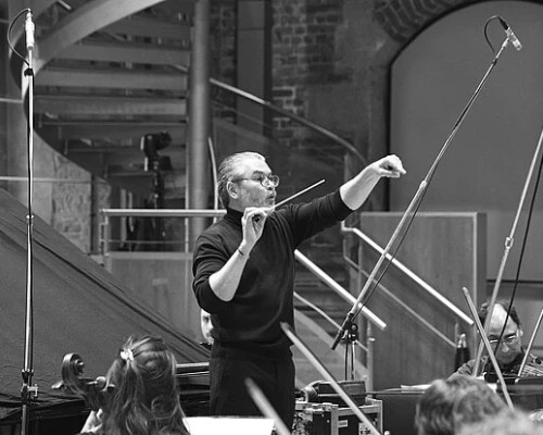 Airat_Ichmouratov_with_the_London_Symphony_Orchestra_during_the_recording_session_of_his_Piano_Concerto