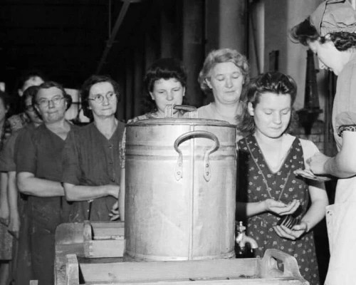 the-british-cotton-industry-everyday-life-at-a-british-cotton-mill-lancashire-53b767-e1711368517822