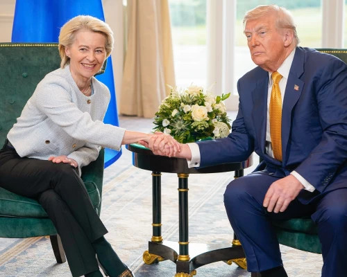 Meeting_between_Ursula_von_der_Leyen,_President_of_the_EC,_and_Donald_Trump,_President_of_the_United_States_-_2025_(3)
