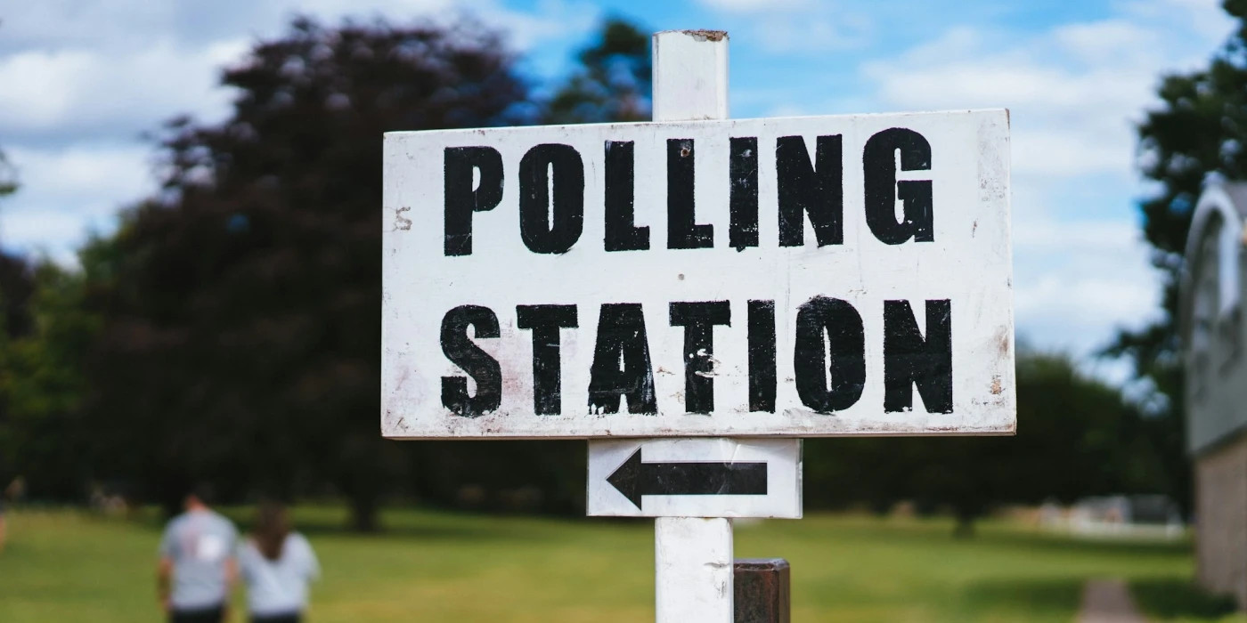 phil-hearing-bu27Y0xg7dk-unsplash