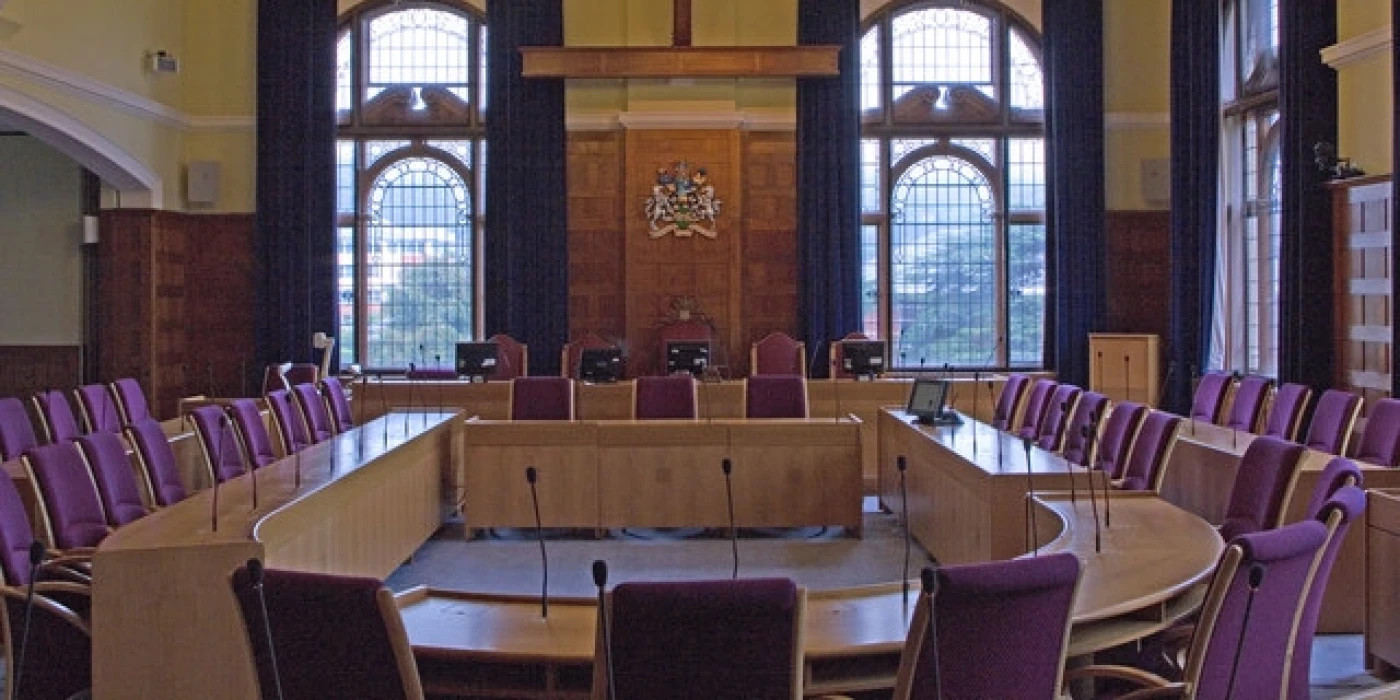 New_Council_Chamber,_Reigate_Town_Hall_-_geograph.org.uk_-_2070845