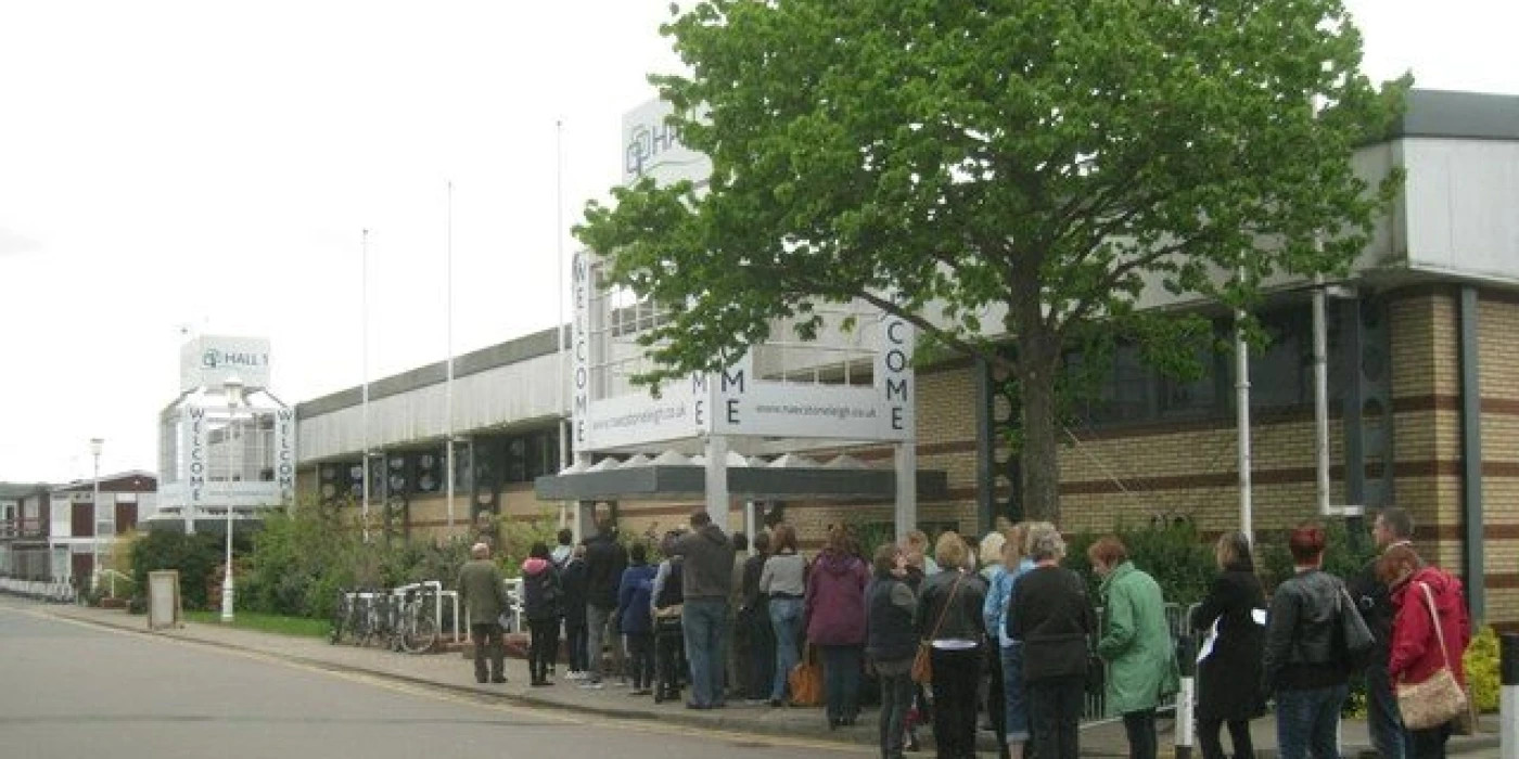 Hall_1_Stoneleigh_Park_and_the_queue_for_the_election_count_-_geograph.org_.uk_-_4645722-e1715207505900