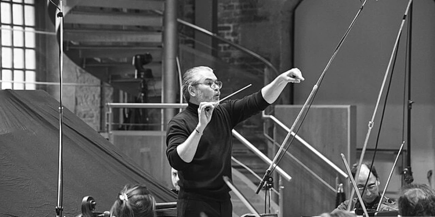 Airat_Ichmouratov_with_the_London_Symphony_Orchestra_during_the_recording_session_of_his_Piano_Concerto