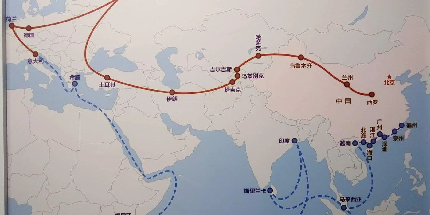 1280px-SZ_深圳城市規劃展覽館_Shenzhen_City_Planning_Exhibition_Hall_world_map_one_belt_band_one_road_Jan_2017_Lnv2
